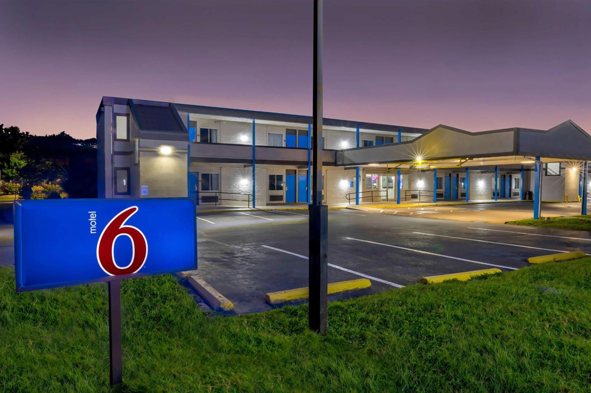 Motel 6 Harrisburg PA Near PA Expo Center Esterno foto