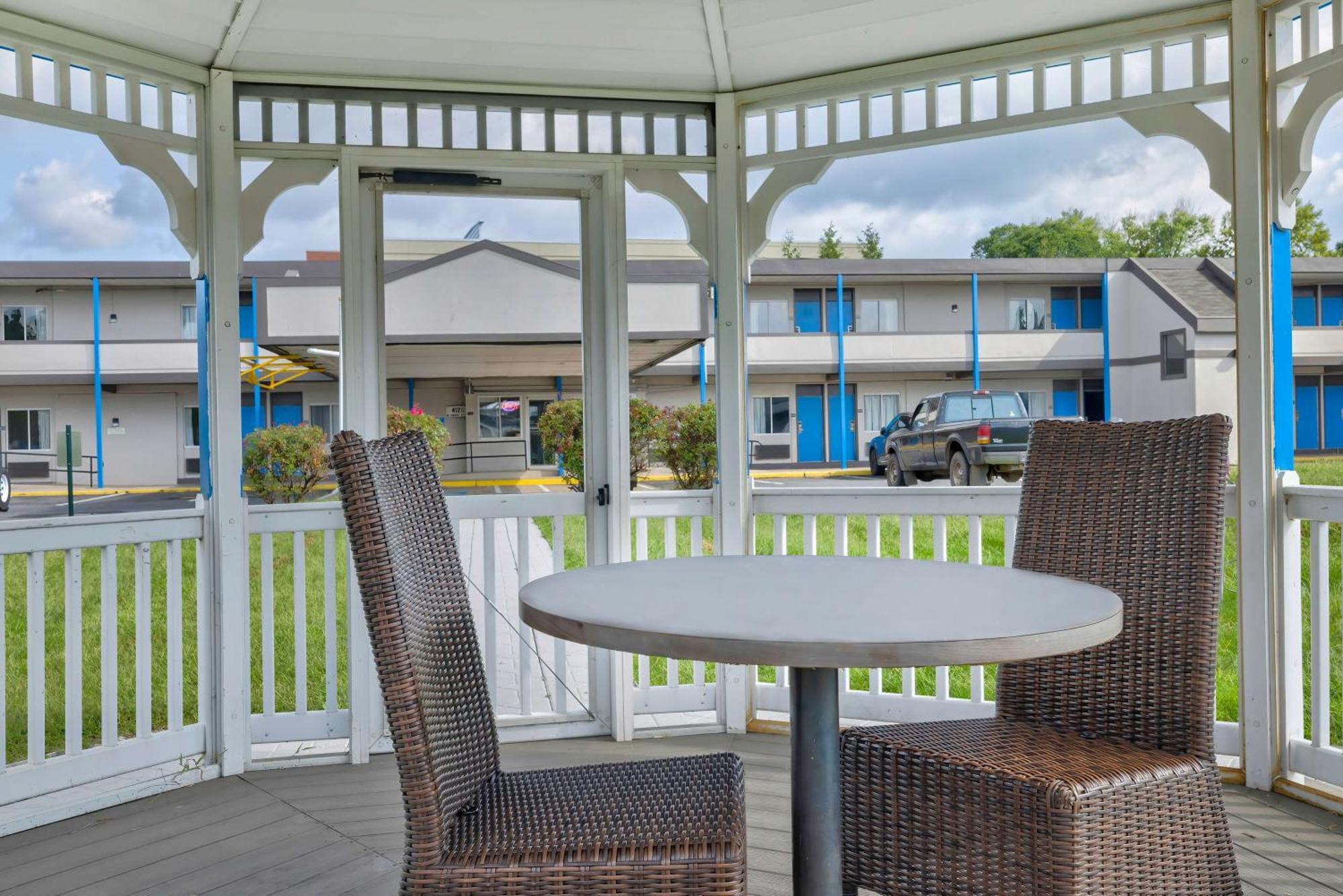 Motel 6 Harrisburg PA Near PA Expo Center Esterno foto